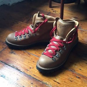 Danner Mountain Light Cascade (never worn)